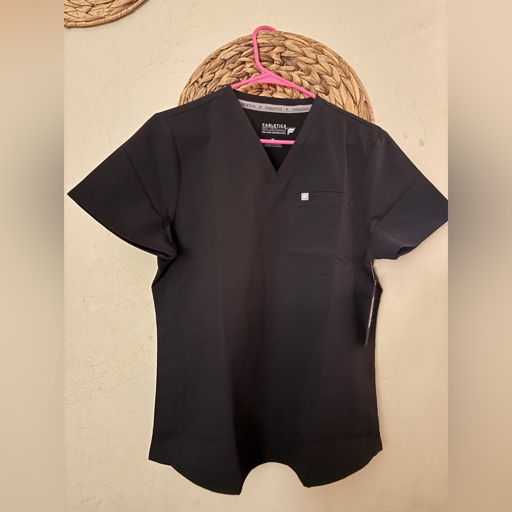 Fabletics vital 1 pocket scrub top